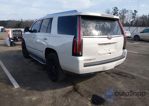 2015 Cadillac Escalade Luxury z USA, uszkodzony, nr VIN 1GYS4MKJ4FR518153